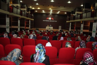 'Medeniyetin Son Kalesi Kadın' Konferansı Verildi