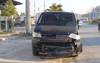 TOFAŞ - Minibüs İle Otomobil Çarpıştı Açıklaması 1 Yaralı