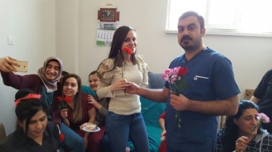 Sağlık-Sen'den Kadınlara Çiçek