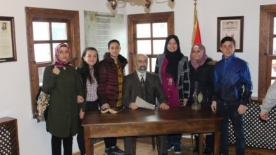 Yeniceli Öğrenciler Mehmet Akif Ersoy'un Evini Ziyaret Etti