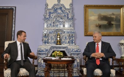 Başbakan Binali Yıldırım Medvedev ile görüştü