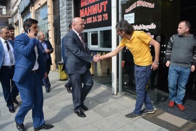 AK Parti'li Vekil Gürcistan'da 'Evet' Turuna Çıktı