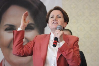 Akşener, Tekirdağ'da Salonu Dolduramadı