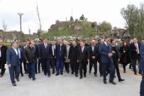 GECEKONDU - Bakan Özhaseki İçkale'yi Gezdi