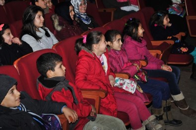 Kent Tiyatrosu Nisan'ı Çocuklara Masallar'la Karşılıyor