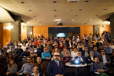 3D Teknolojisiyle Canlı Burun Estetiği Toplantısı