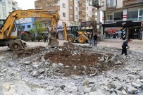 CİZRE BELEDİYESİ - Cizre Belediyesi Çevre Düzenlemesi Ve Yenileme Çalışması Başlattı