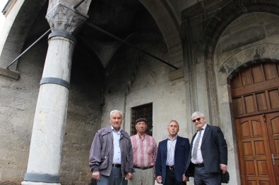 Karaman'da Tarihi Caminin İbadete Açılması İsteniyor