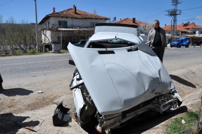Kütahya'da Tır İle Otomobil Çarpıştı Açıklaması 1 Yaralı