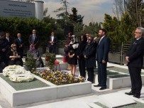 AKBANK YÖNETIM KURULU BAŞKANı - Sakıp Sabancı, Vefatının 13'Üncü Yılında Mezarı Başında Anıldı