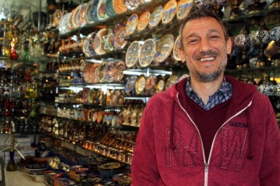 Vakfın Kira İndirimi Esnafa 'Can Suyu' Oldu