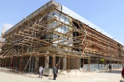 Akçakale Belediyesi Kültür Merkezi Hızla Yükseliyor