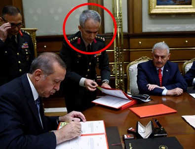 Erdoğan'a YAŞ kararlarını sunan albay generalleri fişlemiş