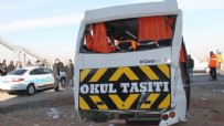 ÖĞRENCİ SERVİSİ - Kayseri'de Öğrenci Servisi İle Tır Çarpıştı