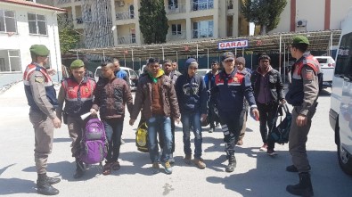 Kıbrıs'tan Türkiye'ye Gelen 14 Mülteci Yakalandı