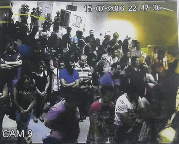 Telekom baskınında silah zoruyla bildiri okunmuş