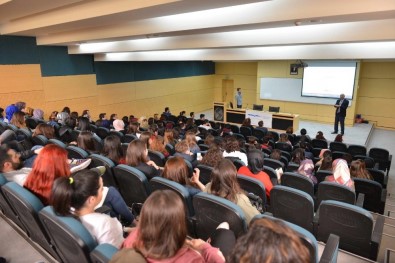 'Çeviride Uzmanlık' Konferansı SAÜ'de Düzenlendi