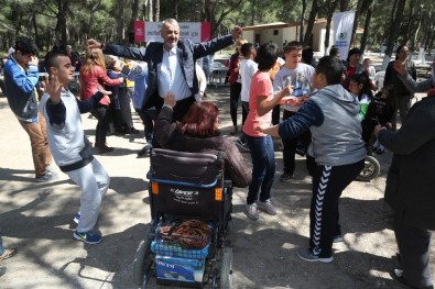 Gaziemir'de Engelli Vatandaşlar Piknikte Buluştu