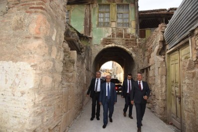 Vali Demirtaş, Adana'nın Tarihi Tepebağ Bölgesinde İncelemelerde Bulundu