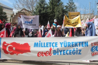 Bilecik'te 'Türkiye İçin Evet' Yürüyüşü