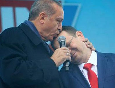 Cumhurbaşkanı Erdoğan alnından öptü