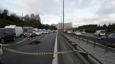 İstanbul'da feci kaza... Üzerinden 3 araç geçti