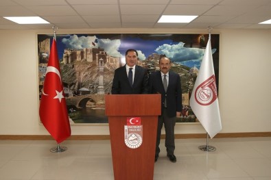 Kamu Başdenetçisi Şeref Malkoç, Vali İsmail Ustaoğlu'nu Ziyaret Etti