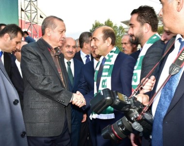 Başkan Edebali'nin Cumhurbaşkanı Erdoğan İçin Okuduğu Şiir Tıklanma Rekorları Kırıyor