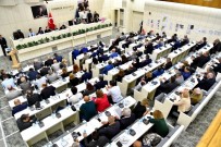 METRO ÇALIŞMASI - Büyükşehir Meclisinde 'Devir' Tartışması