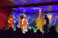 GEBZELI - Gebze'de Çocuklar 'Gözlüklü Zıpzıp Tavşan' Oyunu İle Eğlendi