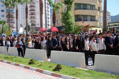 Kozan'da 'Bayrak Ve Şehitlerimiz' Temalı Yürüyüş