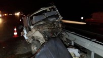 İSMAIL KORKMAZ - Kütahya'da 2 Otomobil Çarpıştı Açıklaması 1 Ölü, 4 Yaralı