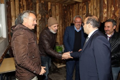 Vali İsmail Ustaoğlu, Konursu Köyü'nde Vatandaşlarla Buluştu