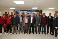 BAYBURT ÜNİVERSİTESİ - Vali İsmail Ustaoğlu, Şampiyonları Ağırladı