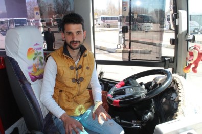 Kalp Krizi Geçiren Yolcuyu Halk Otobüsüyle Hastaneye Yetiştirdi