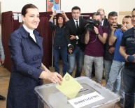 NÜKHET HOTAR - AK Parti Genel Başkan Yardımcısı Hotar Oyunu Kullandı