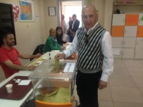 ALTıNOK ÖZ - Başkan Altınok Öz, Oyunu Kullandı