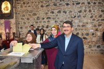 FERASET - Başkan Çelik, Oyunu Kullandı