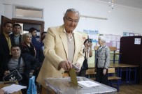 OLCAY BAYKAL - Baykal'ın oy kullandığı sandıktan 'hayır' çıktı