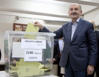 SEÇİMİN ARDINDAN - Çalışma Ve Sosyal Güvenlik Bakanı Mehmet Müezzinoğlu Oyunu Kullandı