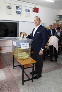 Dışişleri Bakanı Çavuşoğlu Oyunu Alanya'da Kullandı