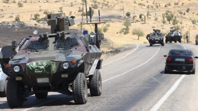 Hakkari'de askeri araç devrildi: 8 yaralı