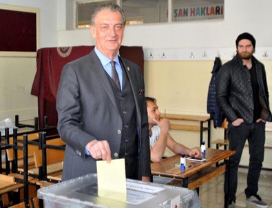 Hüsnü Bozkurt oyunu kullandı