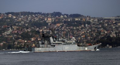 İstanbul Boğazı'ndan Rus Savaş Gemisi Geçti