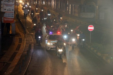 Kilis'te, AK Partililer Referandum Zaferi Turu Attı
