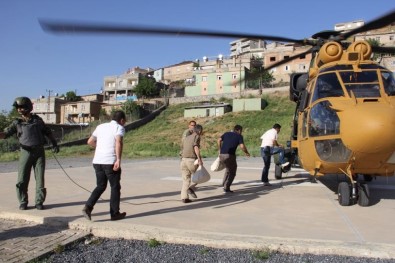Siirt'te Oy Torbaları Helikopterle Taşındı