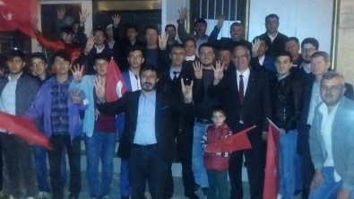 Altıntaş'ta Refarandum Zaferini AK Partililer Ve Ülkücüler Birlikte Kutladı