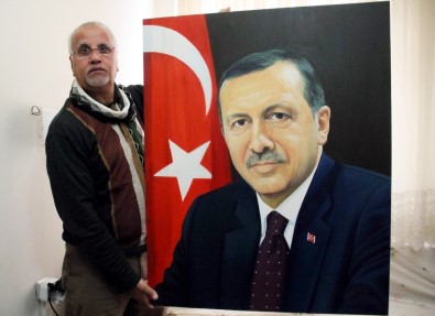 Eskiden Saddam Hüseyin'i Çiziyordu, Şimdi Türkiye'nin Ünlülerini Çiziyor