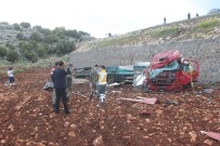 ÇAKAL - Gaziantep'te Tır Uçuruma Yuvarlandı Açıklaması 1 Ölü