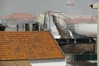 SÜPERMARKET - Lizbon'da Süpermarket Otoparkına Uçak Düştü
